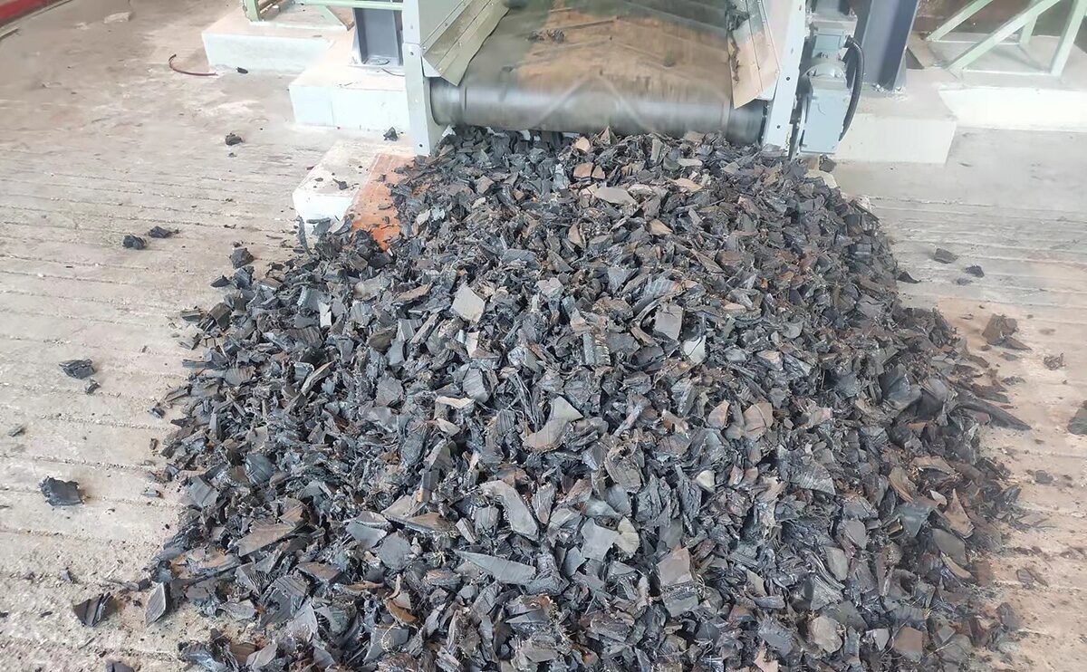 Double Shaft Rubber Shredder, shredded rubber